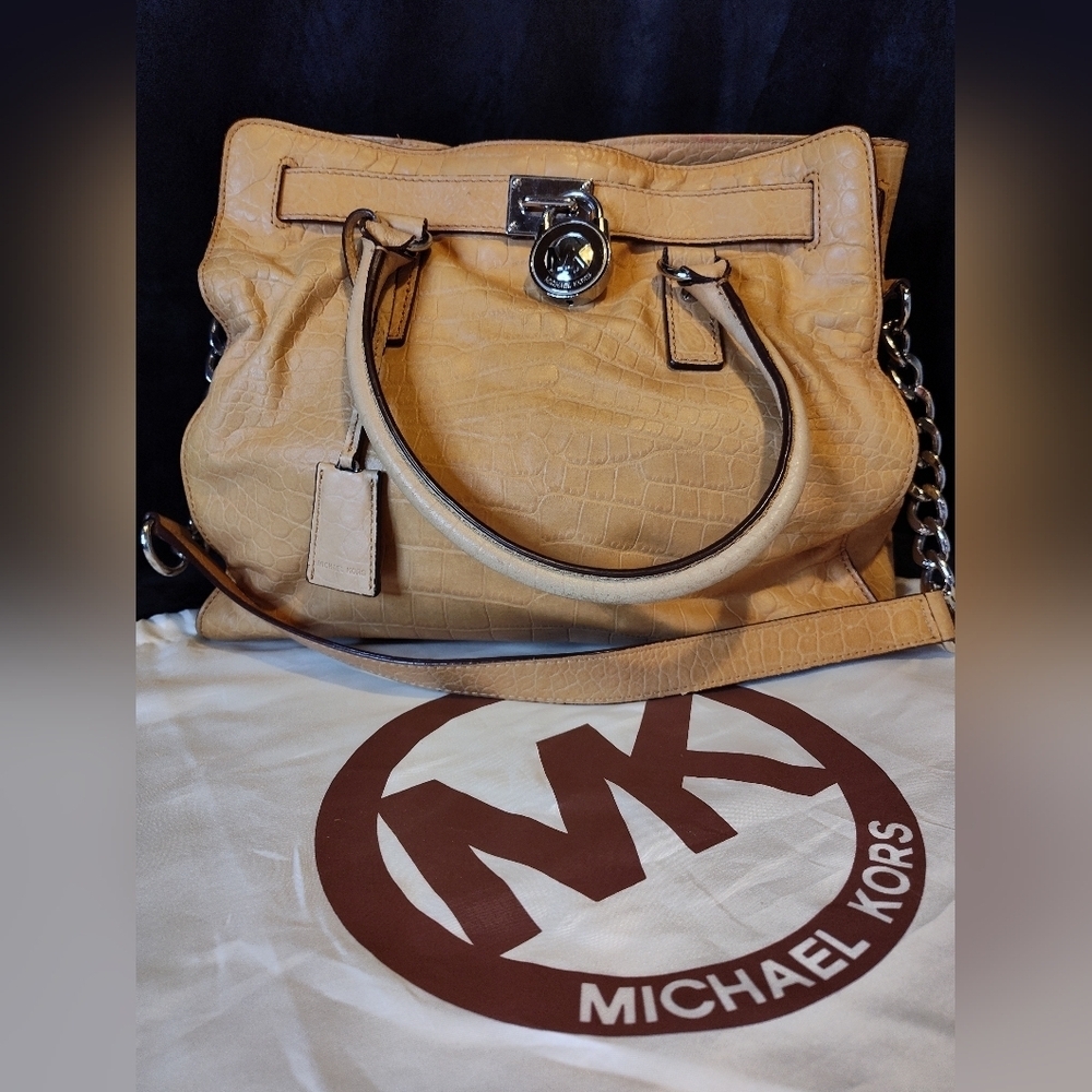 EUC Michael Kors Croc Embossed Handbag W/Jacquard Logo Lining With Dust Bag 🖤